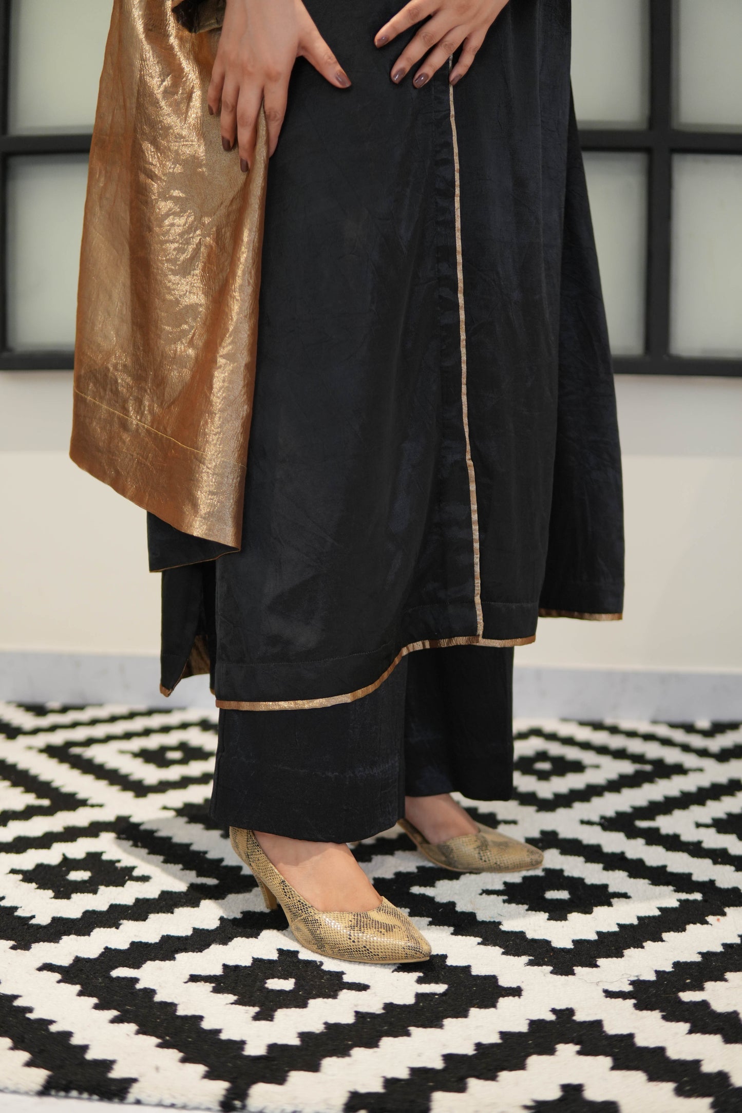 NOOR-E-SHAAM MASHRU SILK KURTA SET