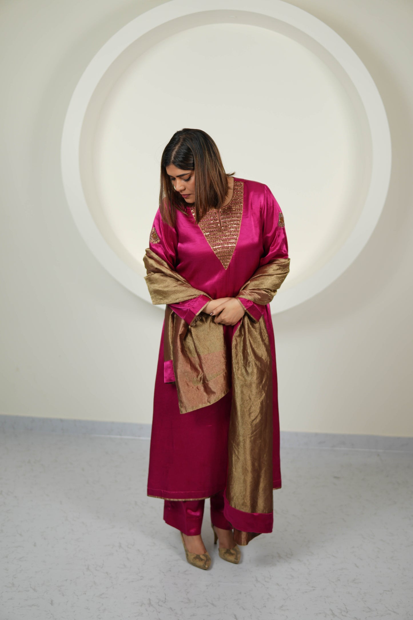 NOOR-E-FIROZA FUSCHIA MASHRU KURTA SET