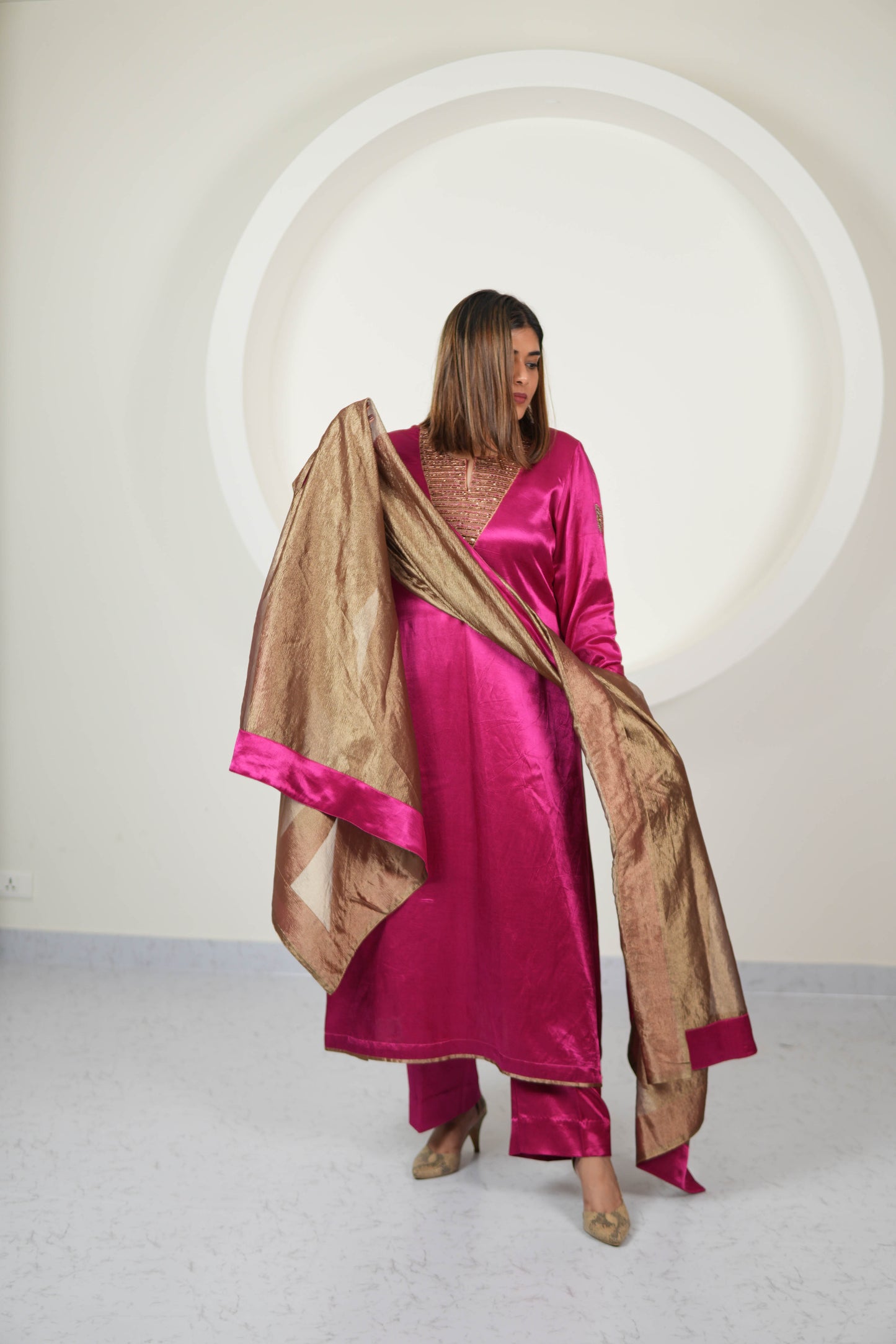 NOOR-E-FIROZA FUSCHIA MASHRU KURTA SET