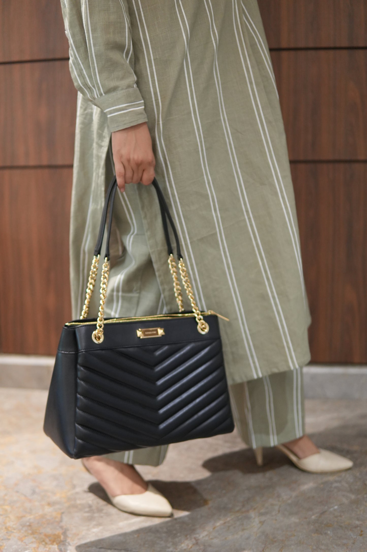 GULZAR OLIVE LINEN KURTA AND PANTS