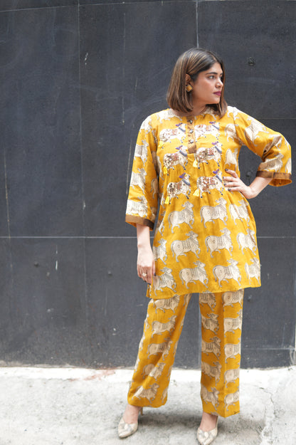 NANDI MUSTARD KALAMKARI SHORT LENGTH KURTA AND PANTS