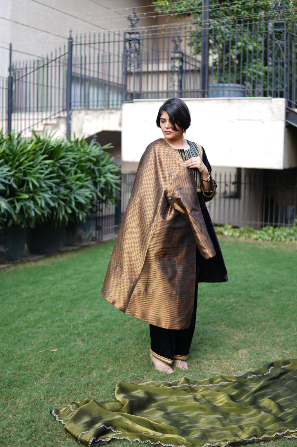 SHIFAARISH LONG JACKET