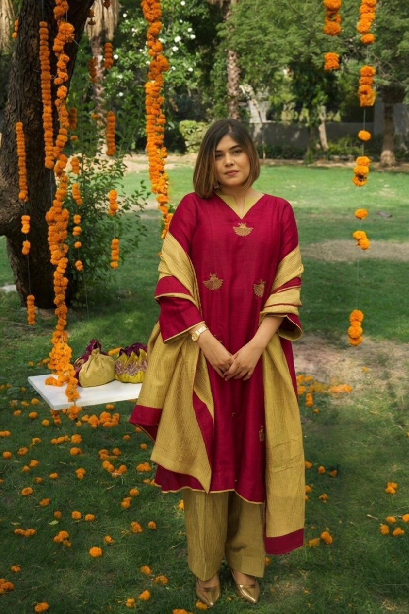 Raas Kamal Hand-Embroidered Kurta, Pants and Dupatta set